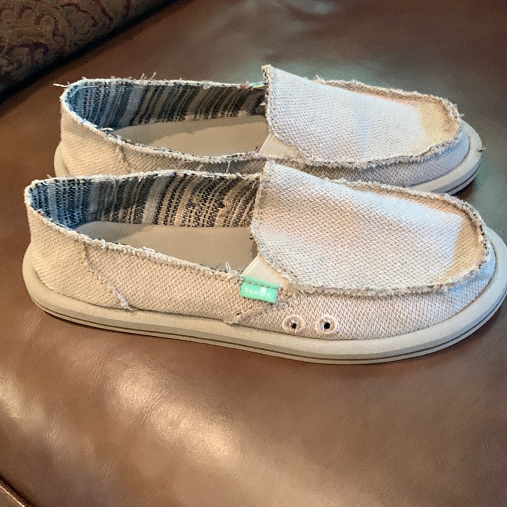 Sanuk (Donna Hemp)